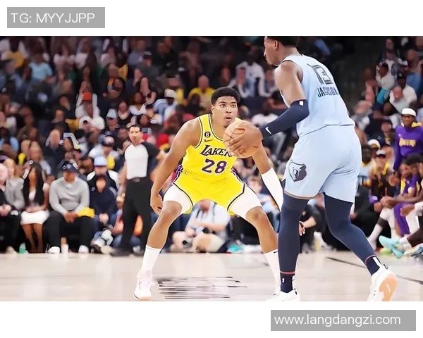八村塁因右小腿受伤缺席第四节下一场比赛出战与否尚不确定